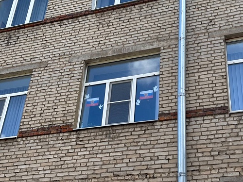 В честь Дня Флага Российской Федерации сотрудники Приокского межрегионального управления Росприроднадзора приняли участие во всероссийских акциях по украшению окон и стен зданий Управления