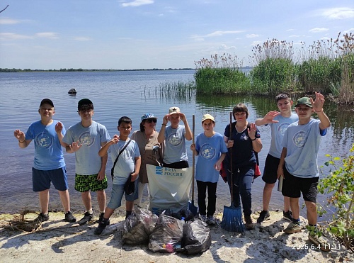 Юные эковолонтеры Саратова провели акцию «Чистый берег» в преддверии Дня эколога  