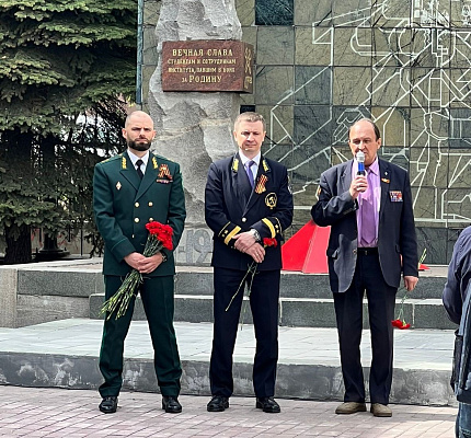Руководитель Уральского управления Росприроднадзора возложил цветы к Мемориальному комплексу