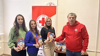 Сотрудники отдела лабораторного анализа и технических измерений по Республике Хакасия подарили новогодние подарки детям, больным туберкулезом