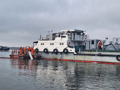 Специалисты Росприроднадзора приняли участие в тренировочных учениях                       по ликвидации аварийных разливов нефтепродуктов в морском порту Ростов-на-Дону