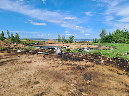 Собственник земельного участка, допустивший порчу земель отходами нефтепродуктов, должен возместить ущерб, причиненный почвам как объекту охраны окружающей среды на общую сумму более 6,5 миллионов рублей