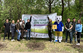 Сотрудники Росприроднадзора посадили деревья на территории Мемориального комплекса «Кумженская роща» в г. Ростове-на-Дону