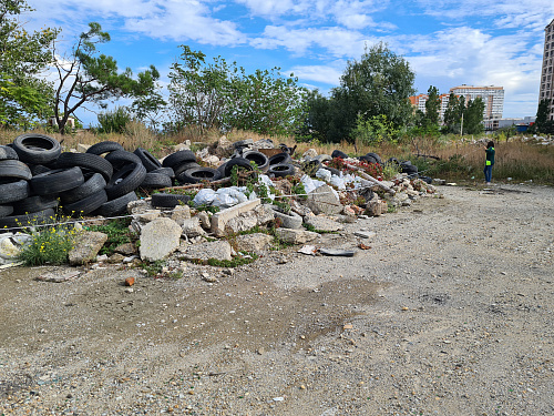 Общественный инспектор Росприроднадзора выявил незаконное размещение отходов в водоохранной зоне Черного моря