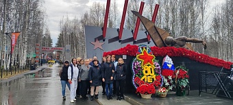 Сотрудники филиала ЦЛАТИ по УФО по ХМАО-Югре возложили цветы к Вечному огню в Парке Победы г. Нижневартовска