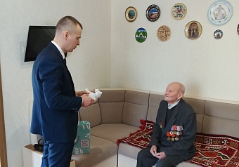 Сотрудники Уральского управления Росприроднадзора поздравили ветерана Великой Отечественной войны в г. Кургане