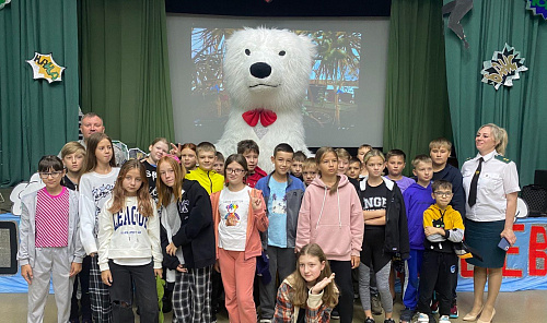 Сотрудники Росприроднадзора провели для ребят, отдыхающих в байкальском парк-отеле «Звездный» мероприятие в поддержку премии «Экология – дело каждого»