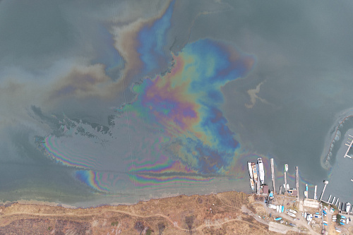 Инспекторы Росприроднадзора провели осмотр места разлива нефтепродуктов в Иркутском водохранилище