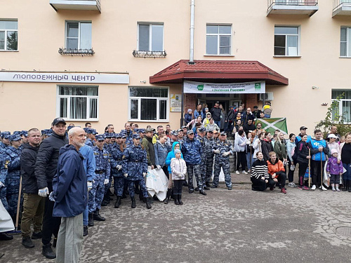 В Пскове специалисты ЦЛАТИ приняли участие в экологическом субботнике по уборке городской территории