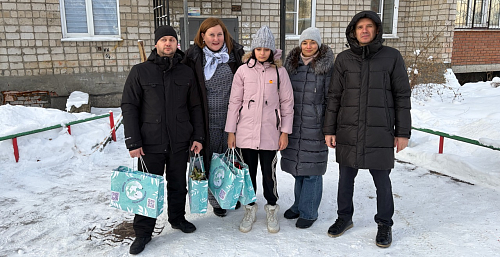Сотрудники Отдела государственного экологического надзора по Алтайскому краю Южно-Сибирского межрегионального управления Росприроднадзора приняли участие во всероссийской благотворительной акции «Елка желаний»