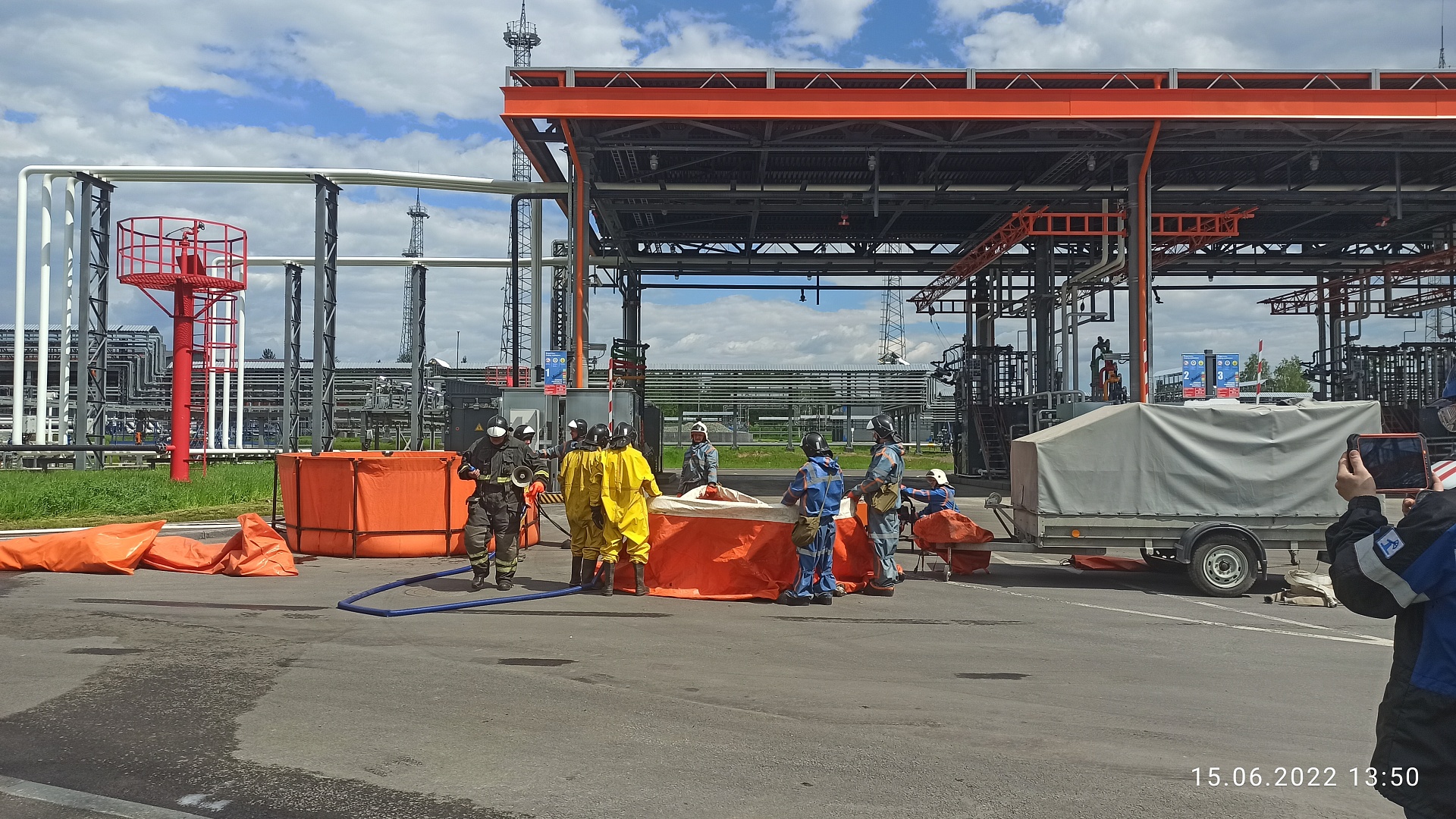 Инспектор Уральского управления Росприроднадзора принял участие в учениях Нижнетагильской нефтебазы  по локализации и ликвидации разливов нефтепродуктов