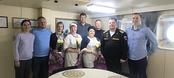 Сотрудники Камчатской дирекции поздравили служащих в ВМФ России женщин с Международным женским днем