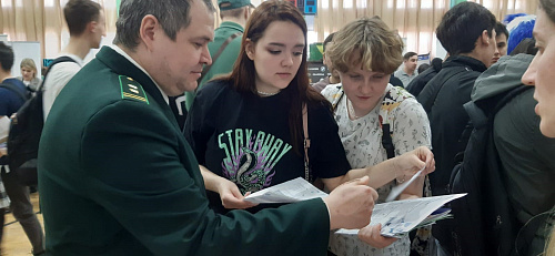 Сотрудники Уральского управления Росприроднадзора приняли участие в студенческой «Ярмарке вакансий-2023»