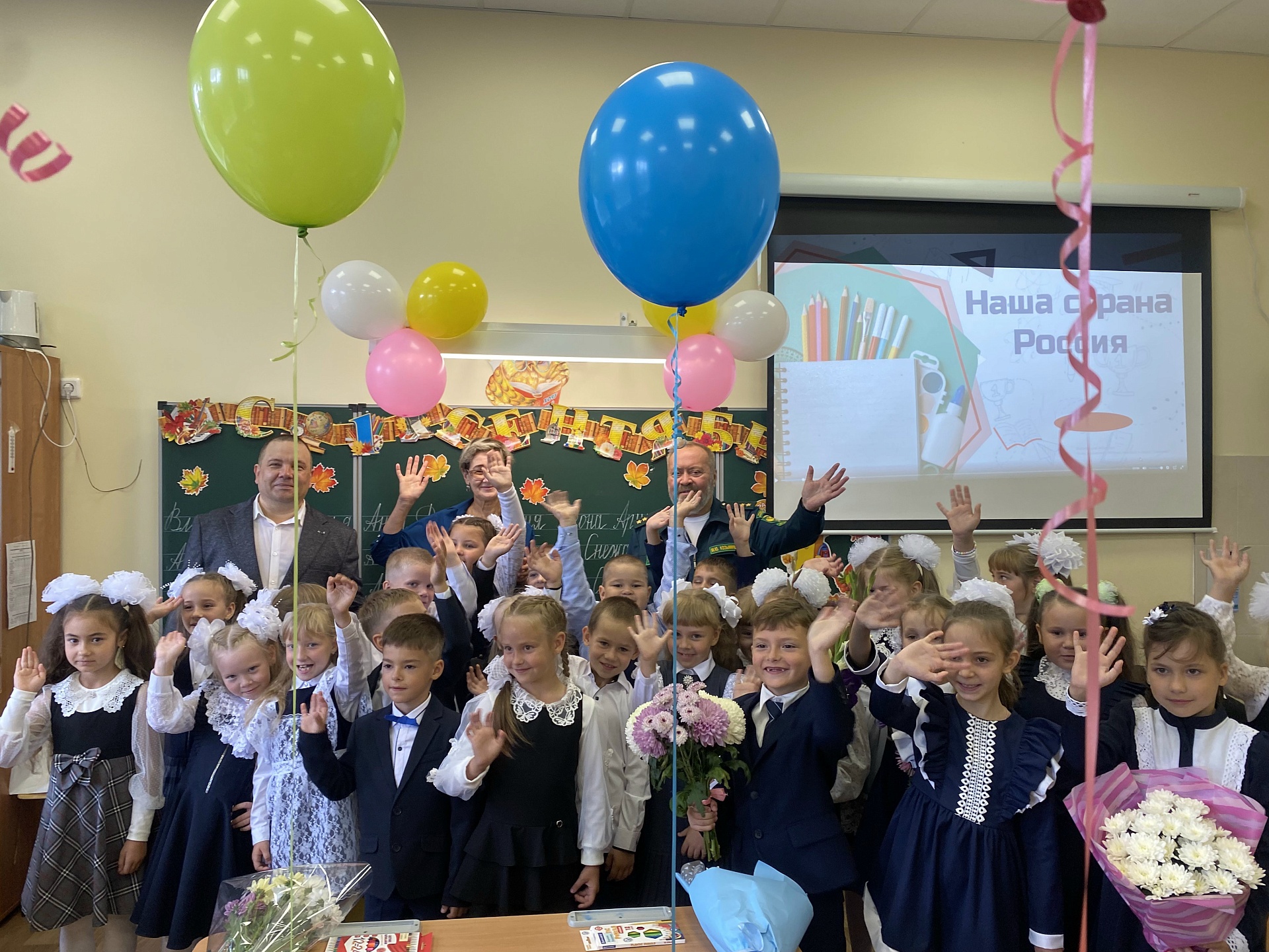 Сотрудники СЗМУ Росприроднадзора поздравили школьников с Днём знаний и пригласили к участию в премии "Экология - дело каждого"