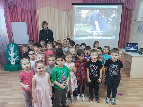 В Екатеринбурге сотрудники Росприроднадзора провели урок по экологии в детском саду № 482