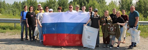 Общественный инспектор в области охраны окружающей среды принял участие в субботнике на берегу реки Обь в Алтайском крае