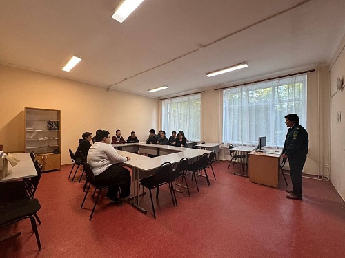 Сотрудники Росприроднадзора побеседовали со студентами Калмыцкого государственного университета имени Б.Б. Городовикова об экологических проблемах региона