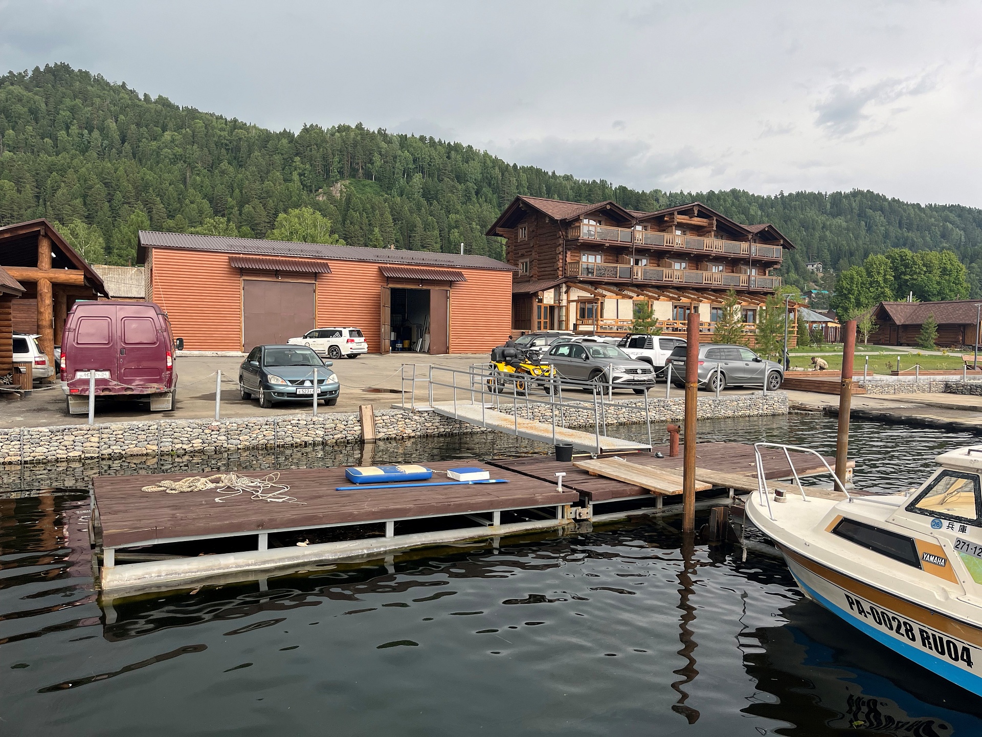 За нарушения закона на Телецком озере директор турбазы заплатил штраф