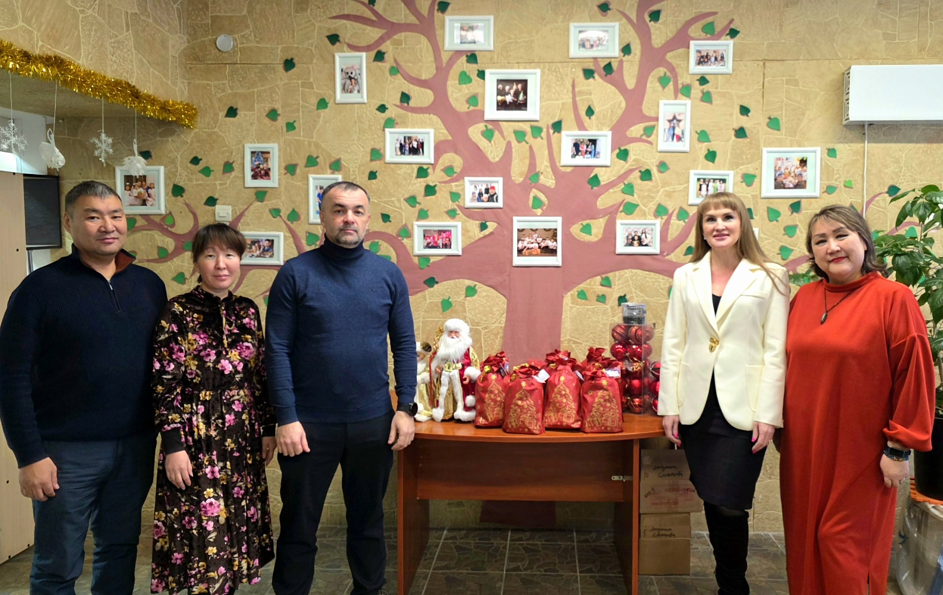 Управление Республики Саха (Якутия) совместно с филиалом ФГБУ «ЦЛАТИ по ДФО» - ЦЛАТИ по Республике Саха (Якутия) приняли участие в акции «Елка желаний»