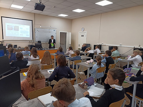 Сотрудники филиала ЦЛАТИ по УФО по Челябинской области провели для школьников урок экологии