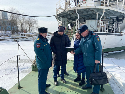 Сотрудники Росприроднадзора проверяют стоянки маломерных судов на территории Москвы