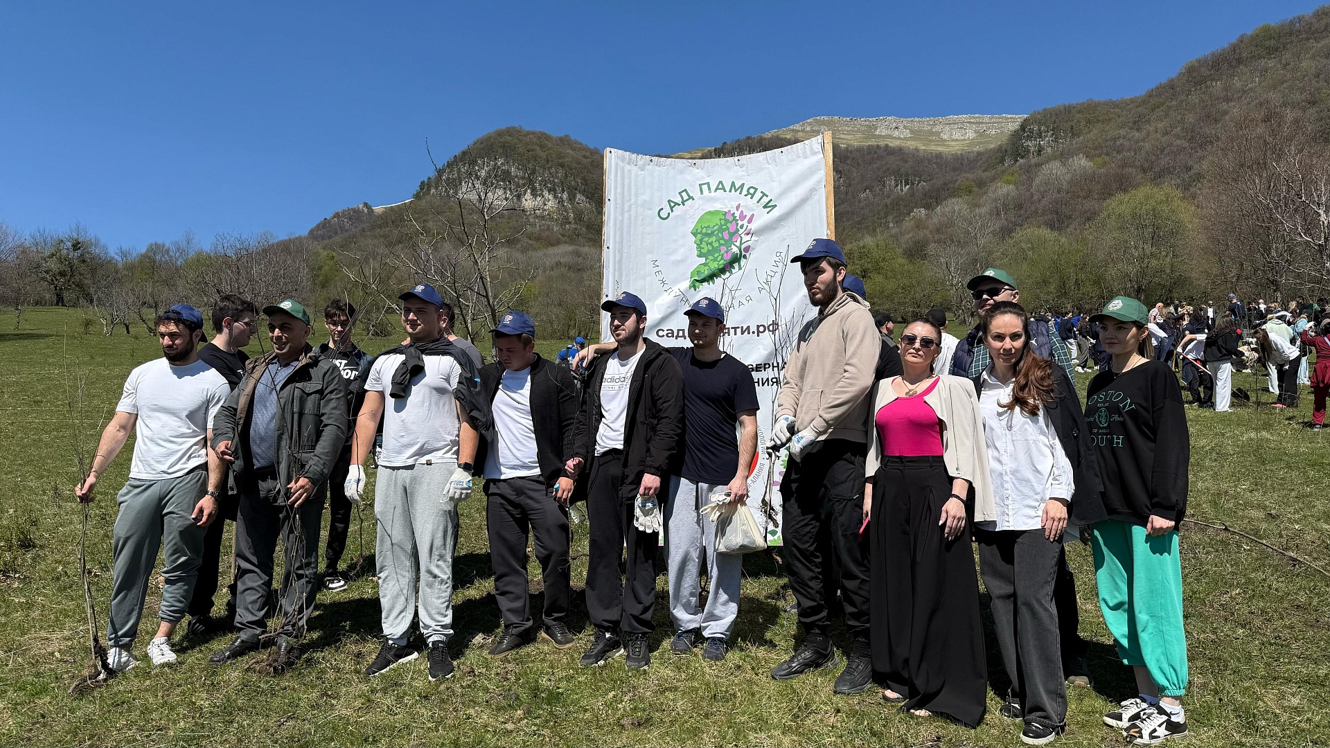 Сотрудники Северо-Кавказского управления Росприроднадзора в селении Балта Северной Осетии приняли участие в акции «Сад памяти»