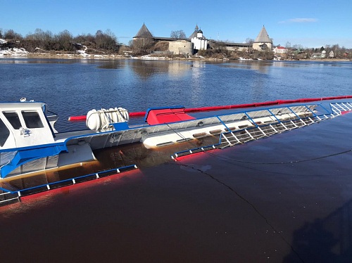 Инспектор Росприроднадзора по СЗФО осмотрел акваторию реки Волхов в месте подтопления судна «Академик Якутин»