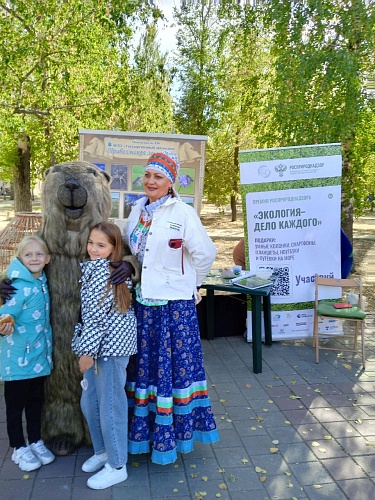 В Пензенской области инспекторы Росприроднадзора приняли участие в посадке деревьев на школьных территориях