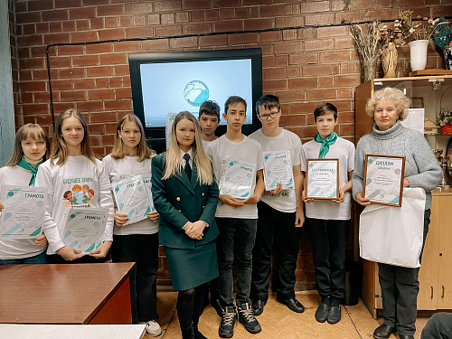 В Екатеринбурге ученикам средней школы №165 вручили призы Международной детско-юношеской премий «Экология – дело каждого»