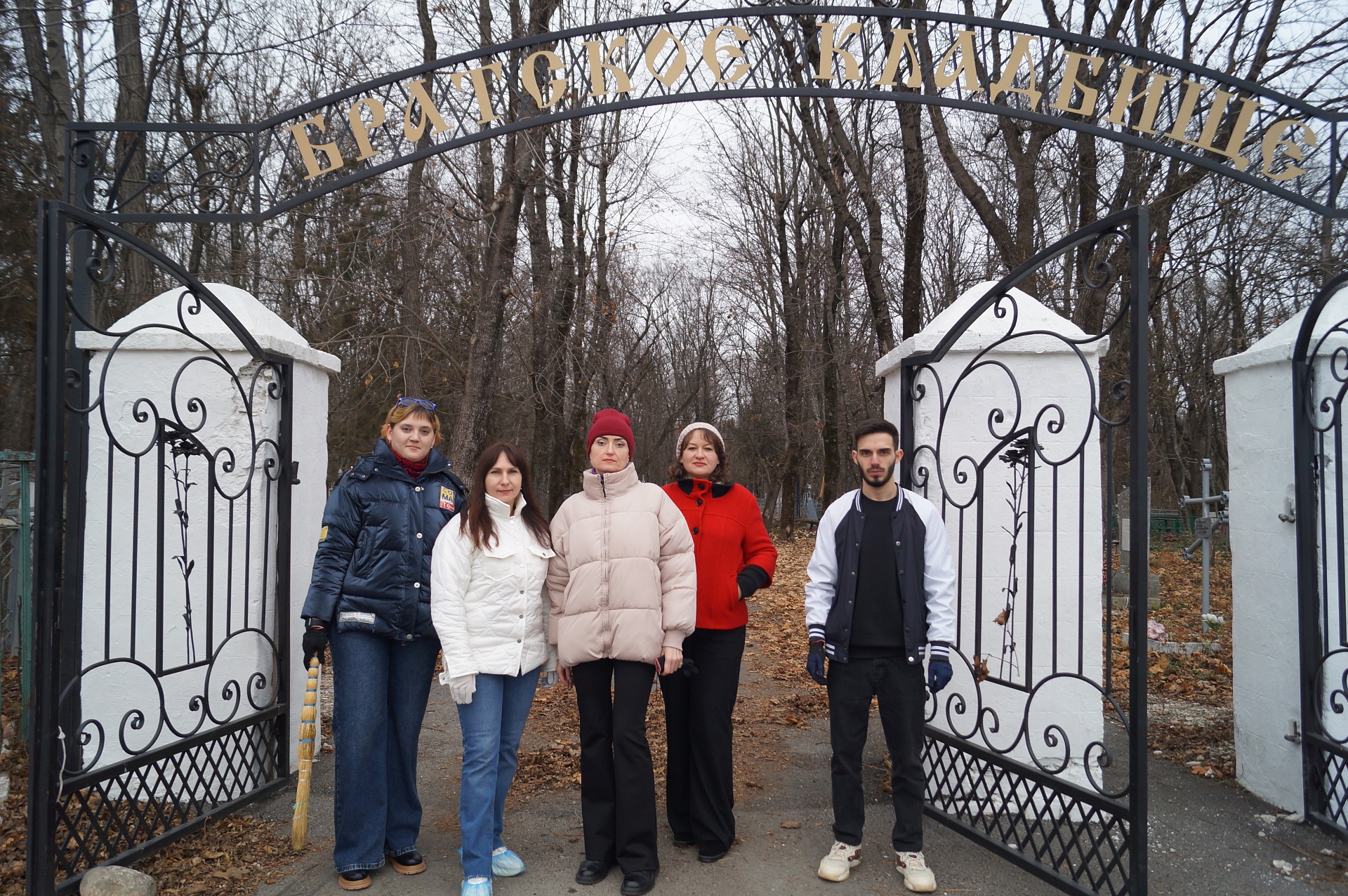 Сотрудники Северо-Кавказского межрегионального управления Росприроднадзора в рамках подготовки к празднованию 80-й годовщины Победы посетили мемориалы 