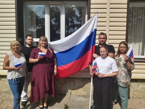 Сотрудники Росприроднадзора приняли участие в мероприятиях, посвященных Дню государственного флага Российской Федерации